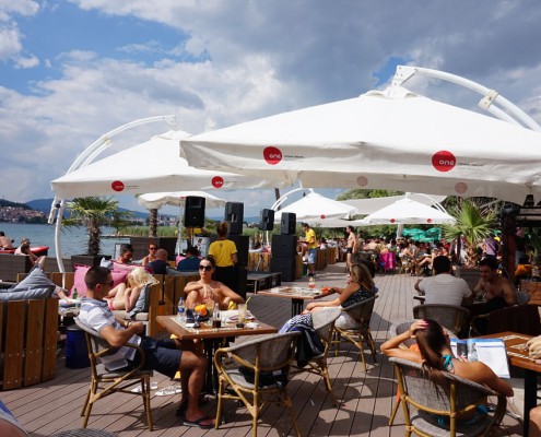 Sommerferie i Makedonien På byens hotteste strandcafe ved Ohridsøen